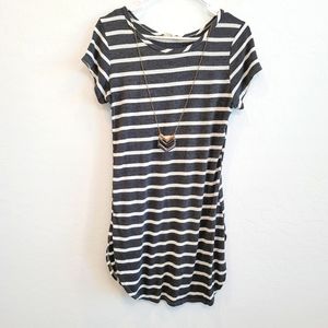 💕 Punc Gray & White Striped Dress with Necklace Size Large
